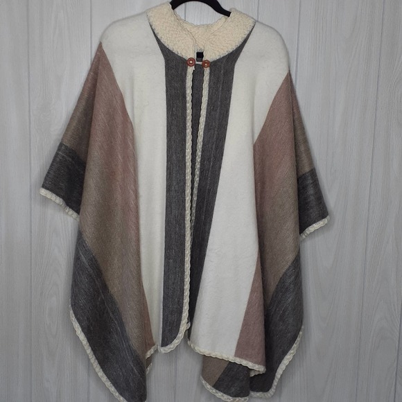 Ladies Poncho Cream Brown Green Crocheted Trim Unbranded One Size - Picture 1 of 5